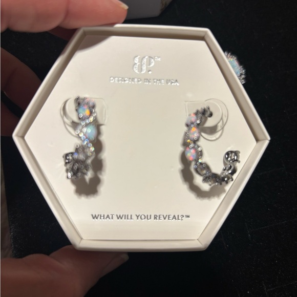 Bomb Party October White Opal Silver Necklace, earring & ring set - Picture 6 of 10